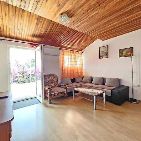 Ljubica Apartment *